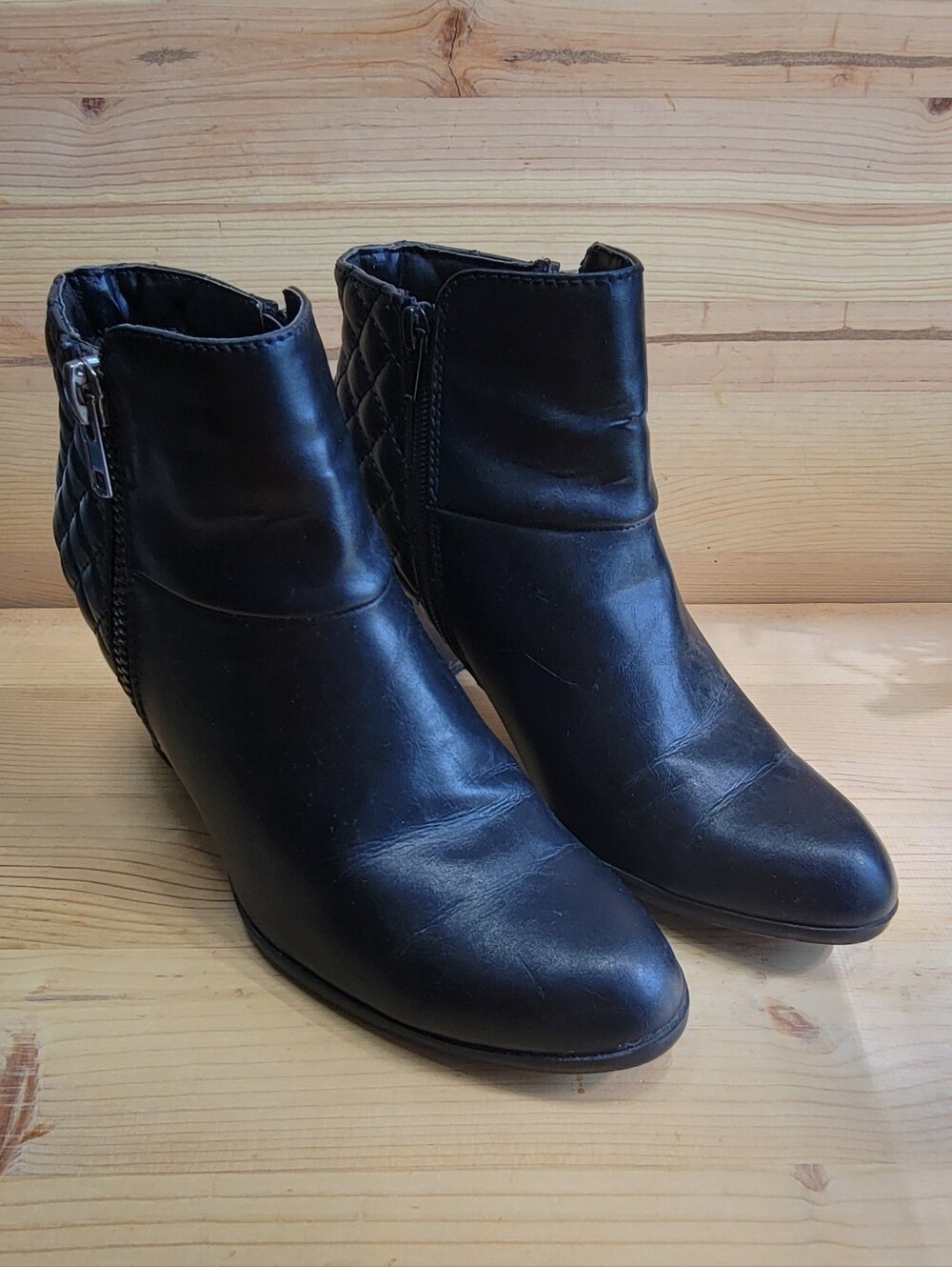Laura Ashley LaFortune Size 9.5 M Ankle Boot Bootie Black Quilted Accents